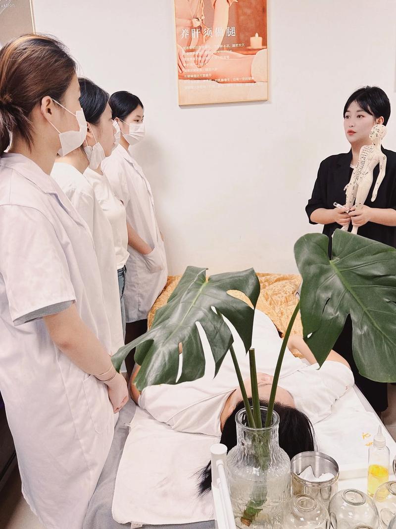 聚焦行业前沿，秀亚美容引领潮流风尚